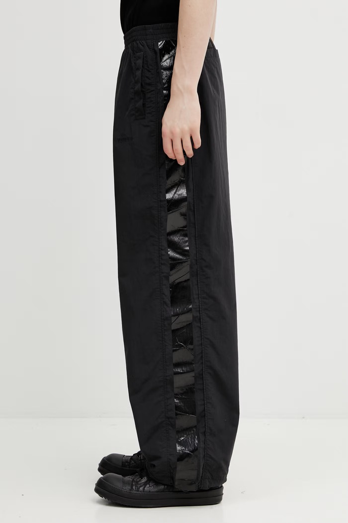 VETEMENTS spodnie dresowe Taped tkanina czarny ME76GP116BB