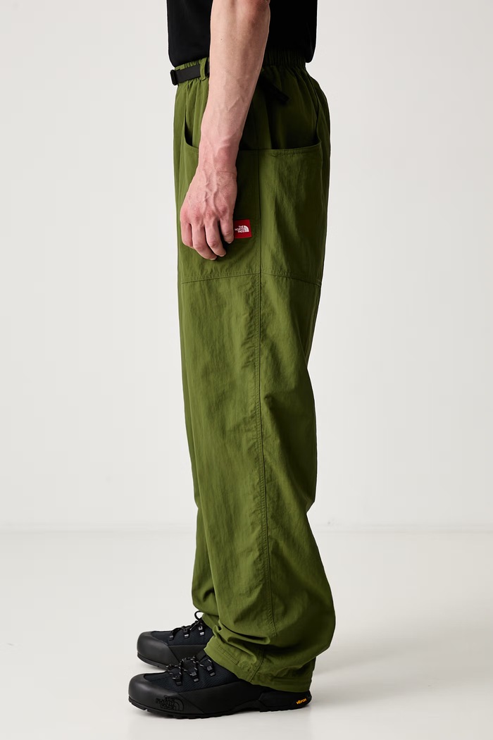 The North Face spodnie joggery męskie NF0A8FHFBRI1 zielony SS26