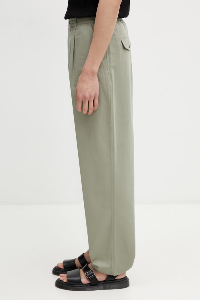 Maison Kitsuné kalhoty pánské QM01104WW9107 zelená SS26