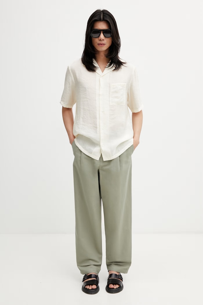 Maison Kitsuné kalhoty pánské QM01104WW9107 zelená