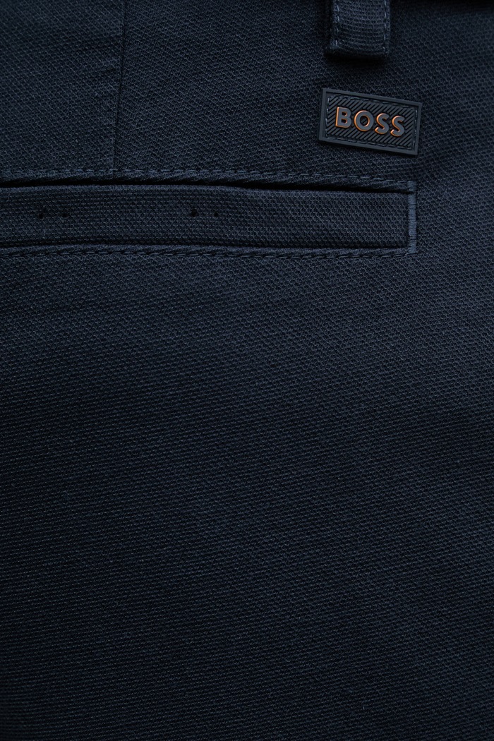 BOSS Orange nohavice chinos pánske bavlnené s elastanom Pleated tmavomodrá 50559158