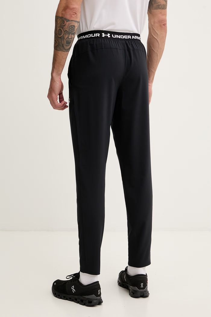 Oblačila Under Armour moške hlače Vanish 6010606 črna
