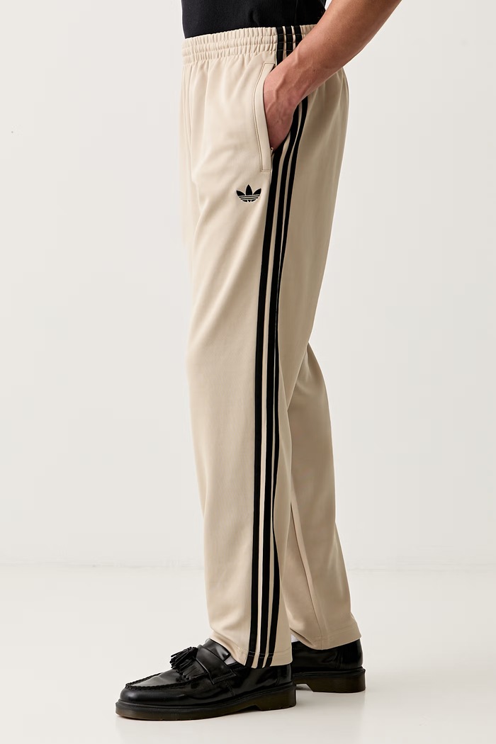 adidas Originals pantaloni de trening pentru bărbați, cu bumbac bej KE6683