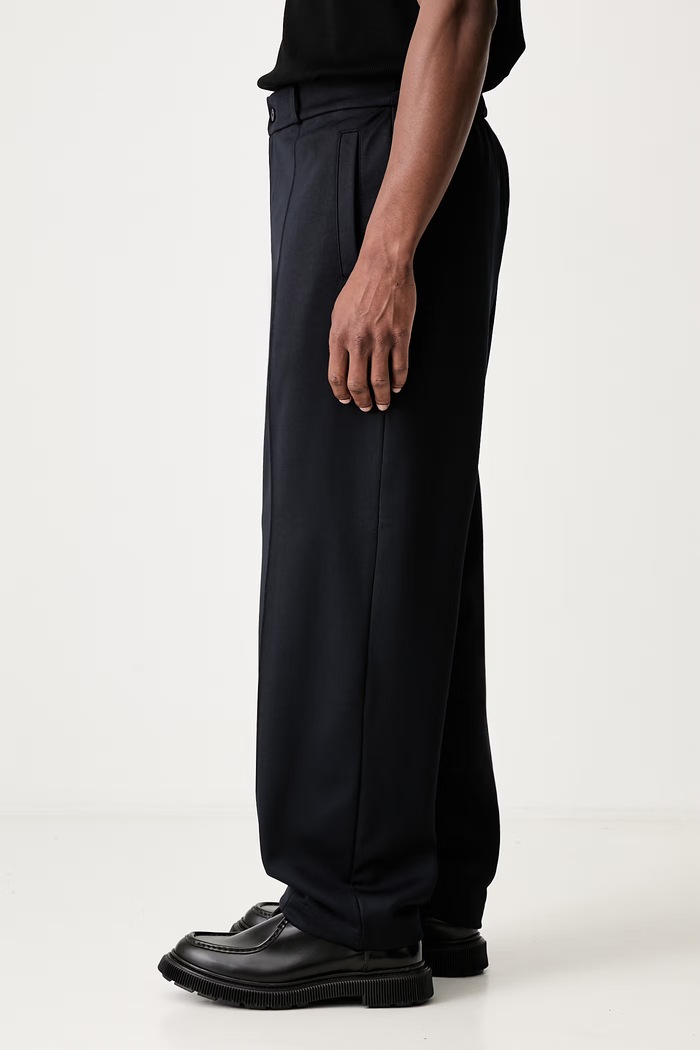 Fred Perry Spodnie regular męskie z bawełną T2304 granatowy SS26