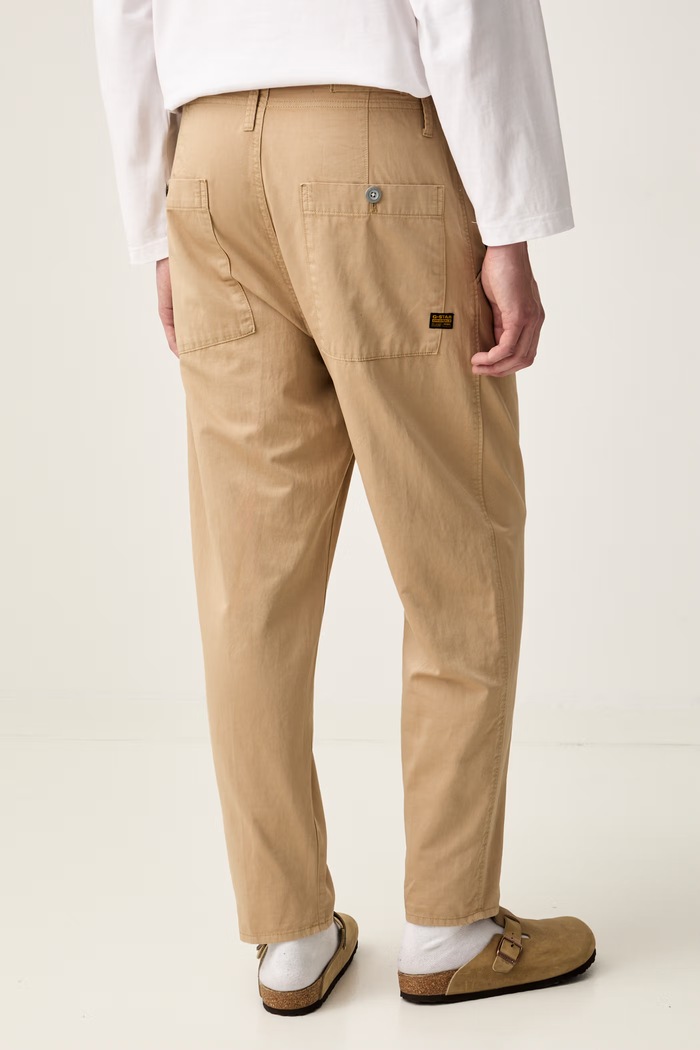 Odzież G-Star spodnie chinos męskie z bawełną Pleated Chino Relaxed Tapered D24543.D910 beżowy