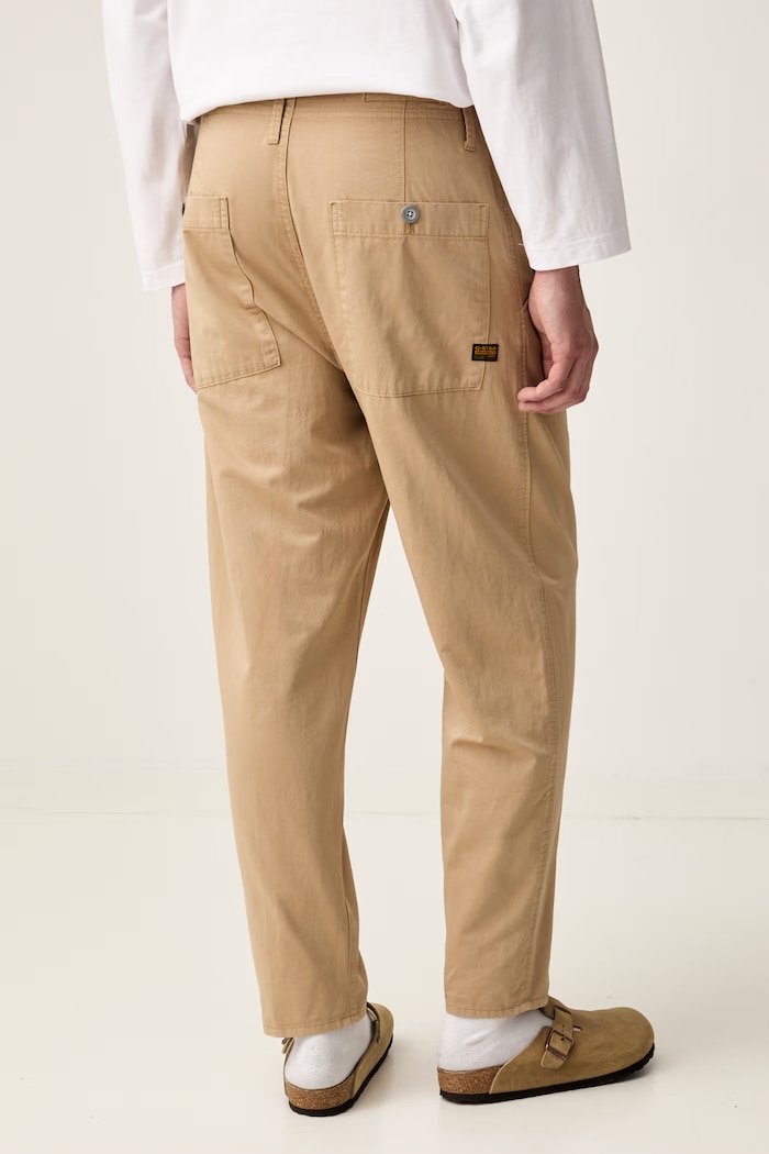 Odzież G-Star spodnie chinos męskie z bawełną Pleated Chino Relaxed Tapered D24543.D910 beżowy