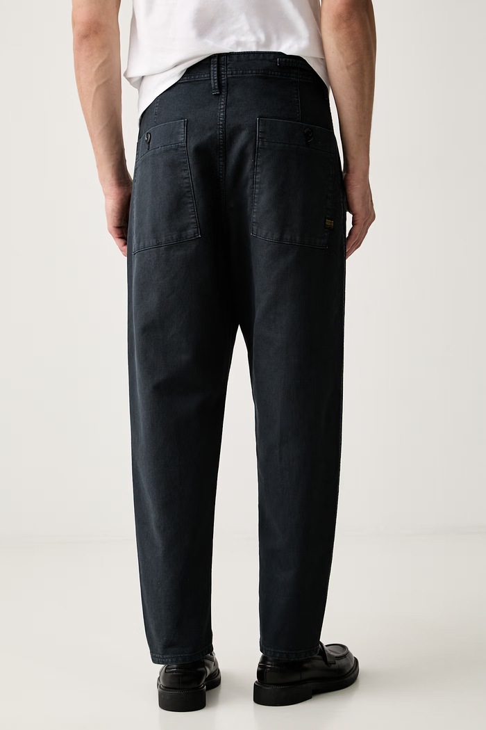Odzież G-Star spodnie męskie bawełniane Pleated Chino Relaxed Tapered D24543.D752 granatowy