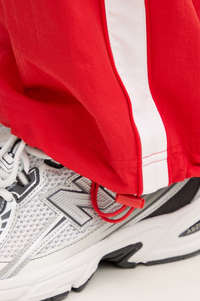 Puma spodnie dresowe Oversized 629594 czerwony