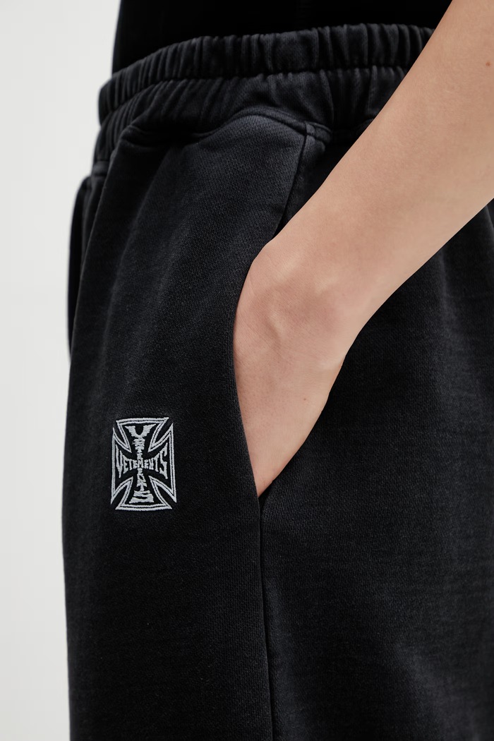 VETEMENTS spodnie dresowe bawełniane Biker Cross Logo ME76SP160B