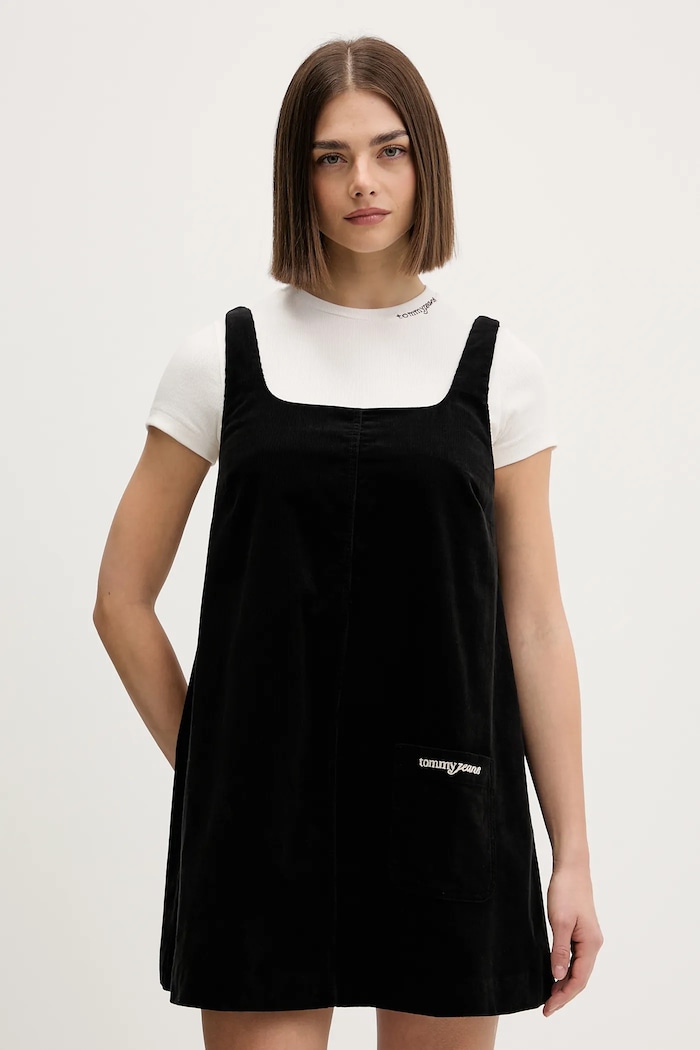 Bavlnené šaty Tommy Jeans nášivka čierna DW0DW22463
