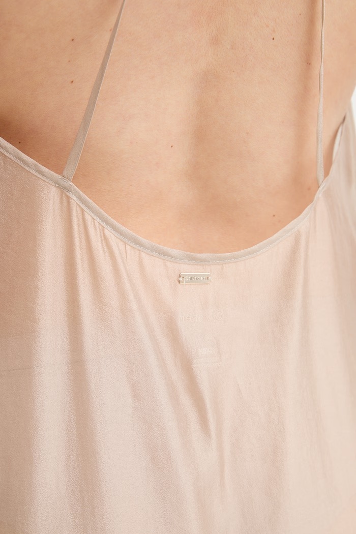 Calvin Klein sukienka bieliźniana z wiskozą LV00Q61159 beżowy