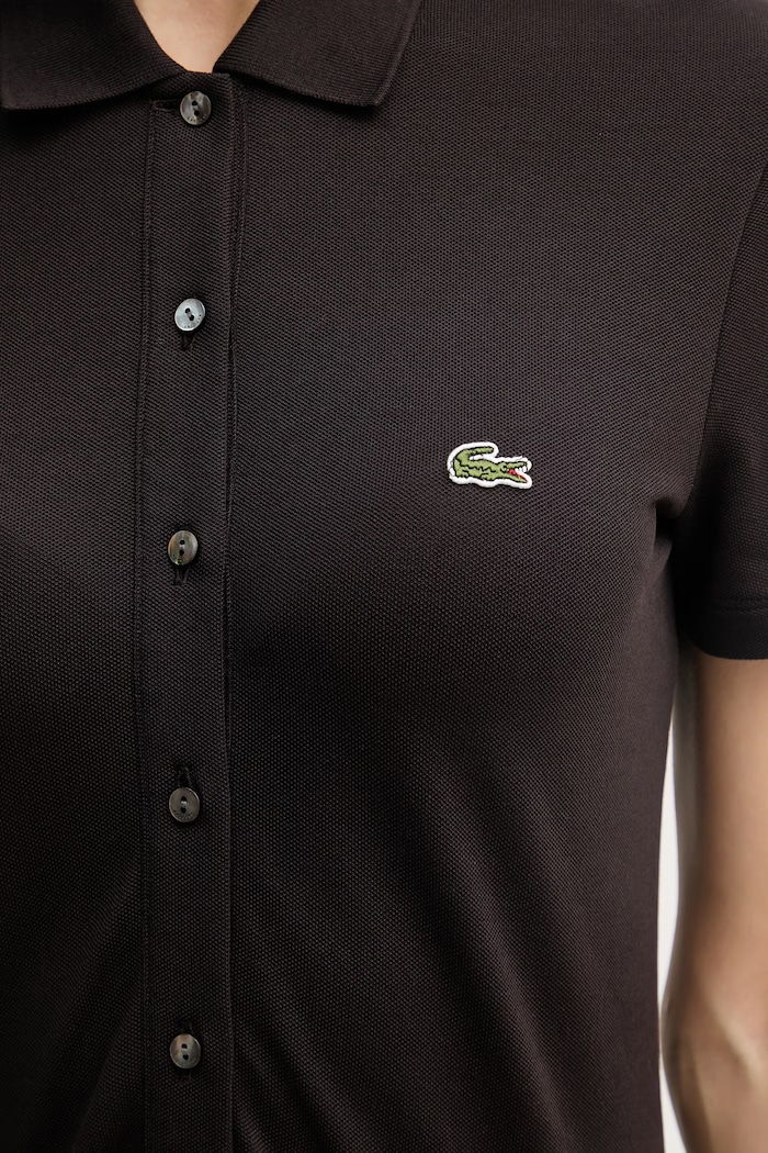 Lacoste rochie cu bumbac EF1822 maro