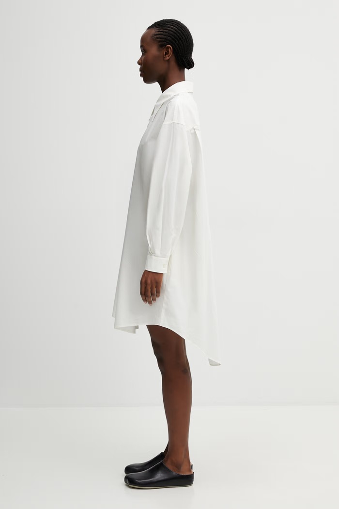 MM6 Maison Margiela Sukienka koszulowa bawełniana S52CT0797.M35256.101 beżowy SS26