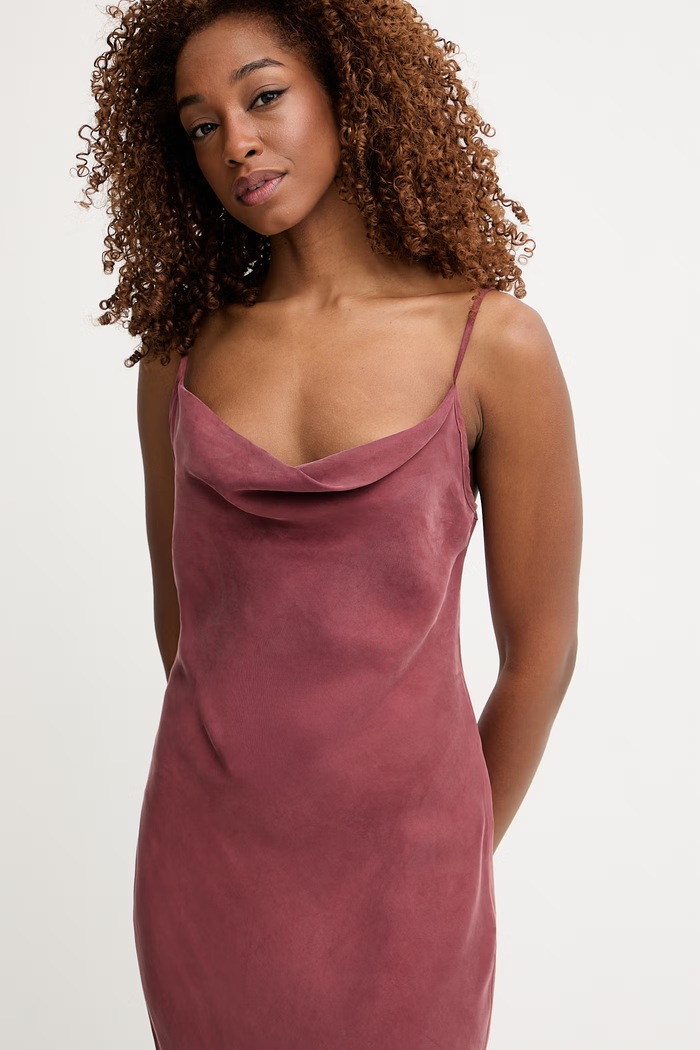 Guess sukienka bieliźniana z wiskozą AKILINA bordowy W6GK94.W2266