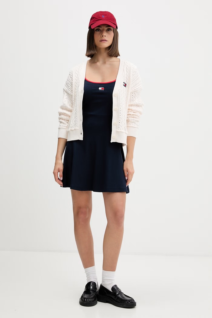 Tommy Jeans letné šaty bavlnené s elastanom DW0DW22335 tmavomodrá SS26