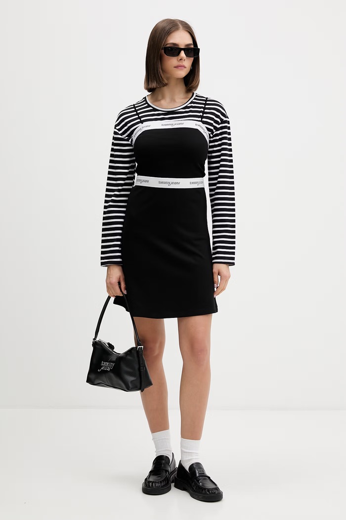 Tommy Jeans лятна рокля с вискоза DW0DW22337 черен SS26