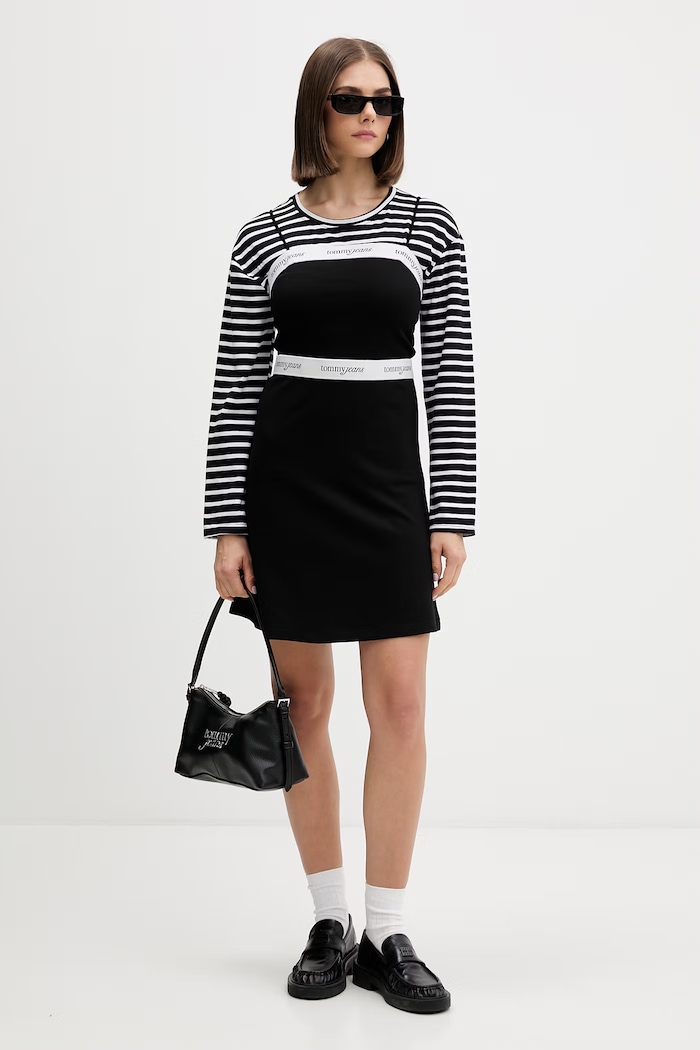 Tommy Jeans лятна рокля с вискоза DW0DW22337 черен SS26