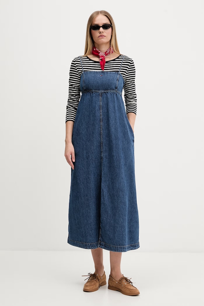 Tommy Jeans rochie evazată din denim DW0DW22342 albastru SS26