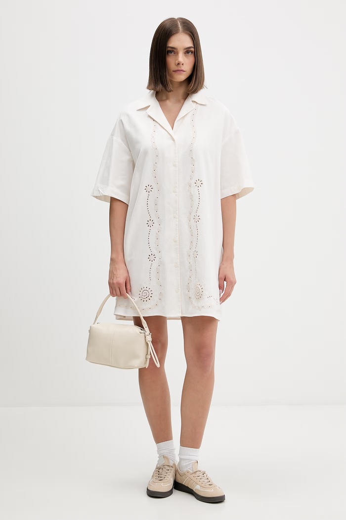 Tommy Jeans letné šaty s prímesou ľanu DW0DW22350 béžová SS26