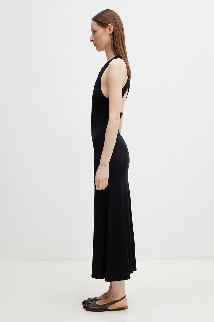 Maison Kitsuné платье однотонное QW01652KA0034 чёрный SS26