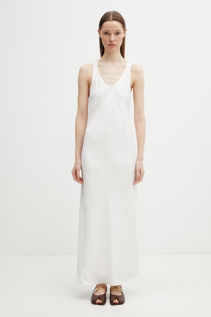 Maison Kitsuné платье однотонное с лиоцеллом бежевый QW01605WF4067