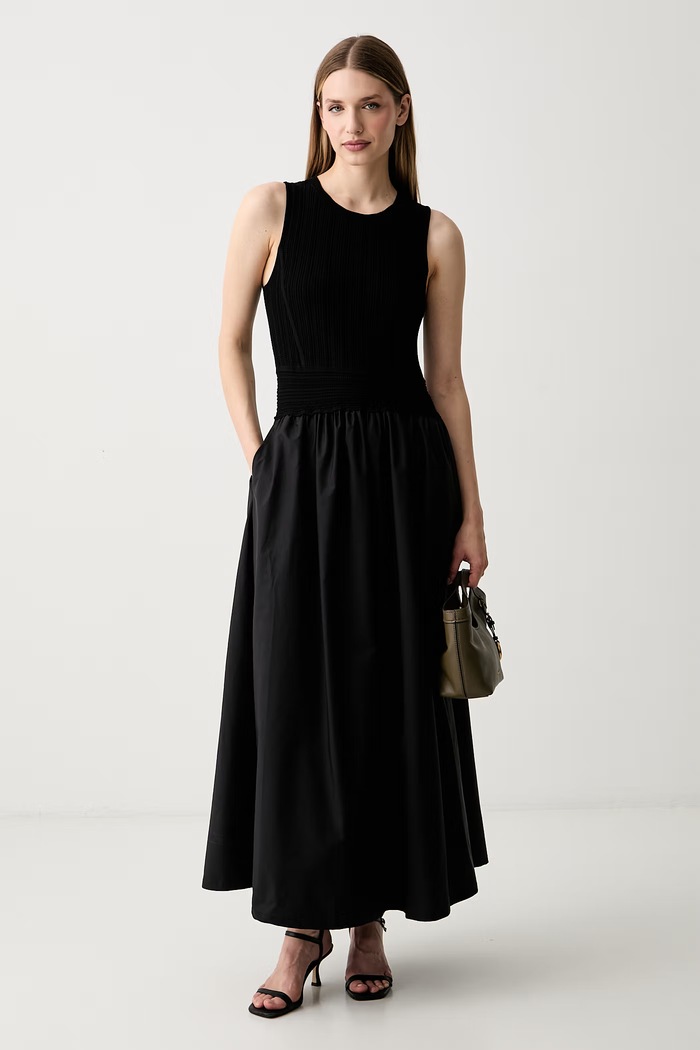 Pedro del Hierro sukienka rozkloszowana z bawełną 6193141 czarny SS26