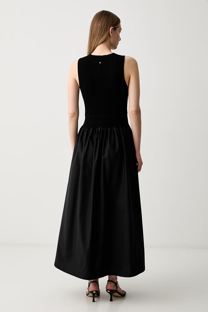 Odzież Pedro del Hierro sukienka rozkloszowana z bawełną 6193141 czarny