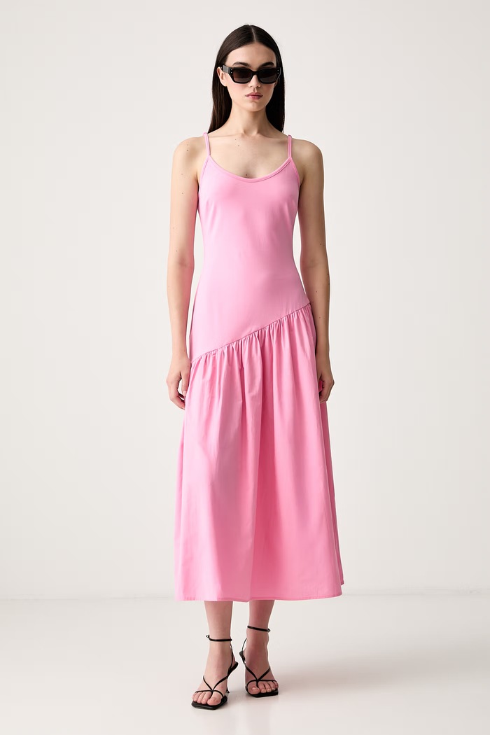 Never Fully Dressed sukienka rozkloszowana z bawełną NFDDR3325 różowy SS26