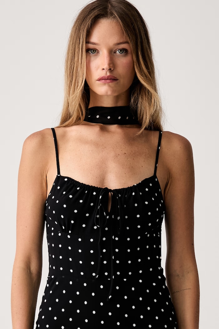 Le Privé šaty z viskózy ROSELINE CHIFFON DOTS LP00762 čierna