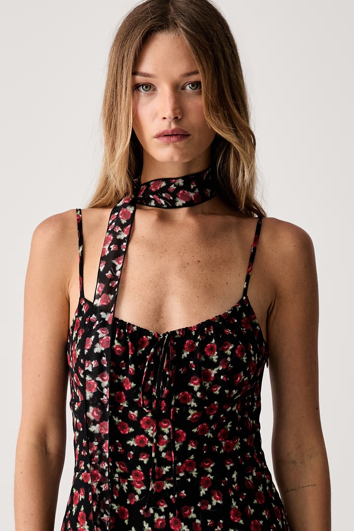 Le Privé sukienka z wiskozy ROSELINE CHIFFON FLEUR LP00761 czarny