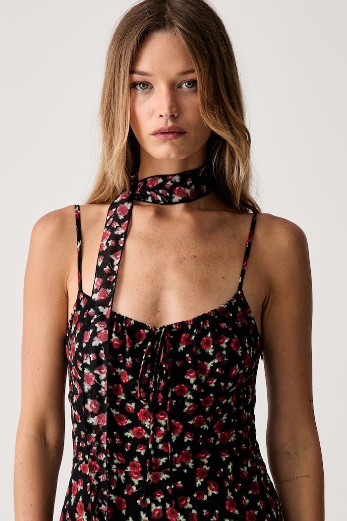 Le Privé šaty z viskózy ROSELINE CHIFFON FLEUR LP00761 čierna