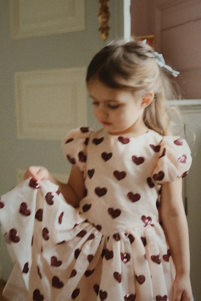 Konges Sløjd sukienka dziecięca HEARTLILY DRESS GRS tkanina beżowy KS104313.PreSpring