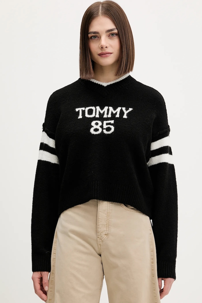 Svetr s příměsí vlny Tommy Jeans V výstřih černá DW0DW22033