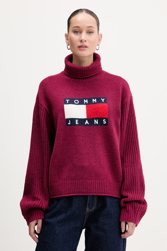 Svetr z vlněné směsi Tommy Jeans rolák burgundské DW0DW22108