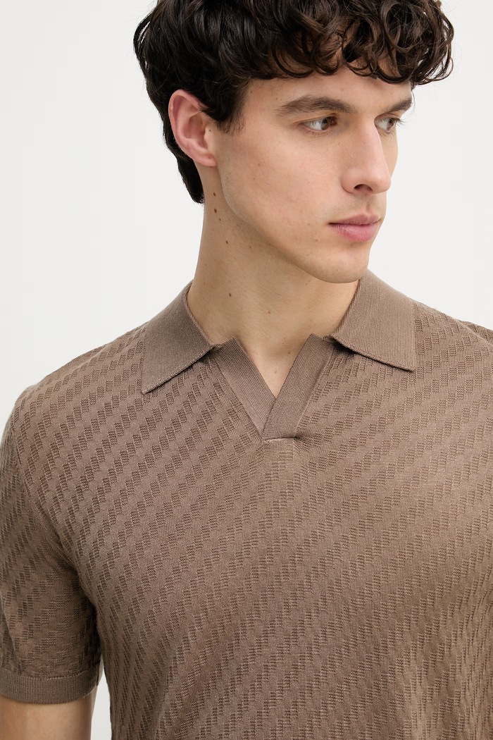 Emporio Armani polo tricotat pentru bărbați, cu lână maro EM004307.AF24573