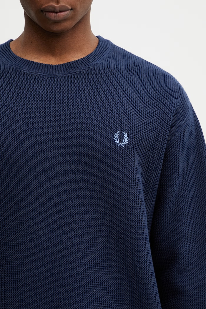 Bombažen pulover Fred Perry mornarsko modra K2318