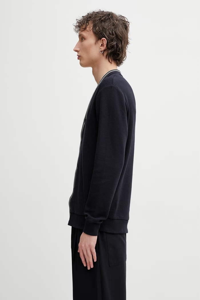 Fred Perry kardigan moški bombažen M2389 mornarsko modra SS26