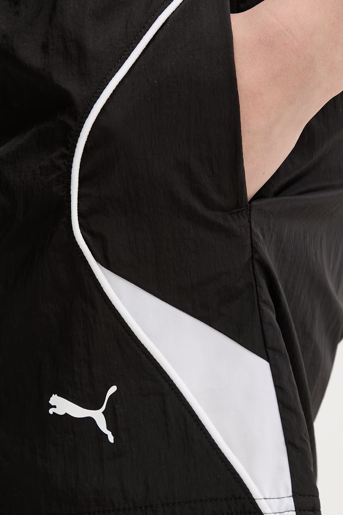 Puma pantaloni scurți pentru femei Woven negru 691867