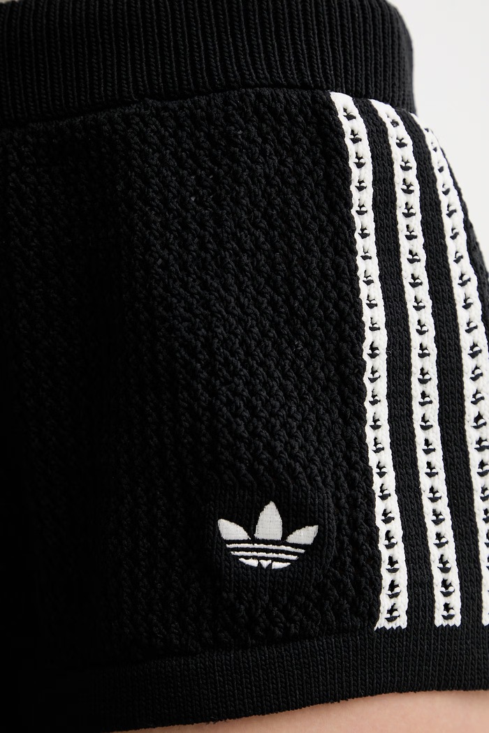 adidas Originals kratke hlače ženske Crochet črna KC6478