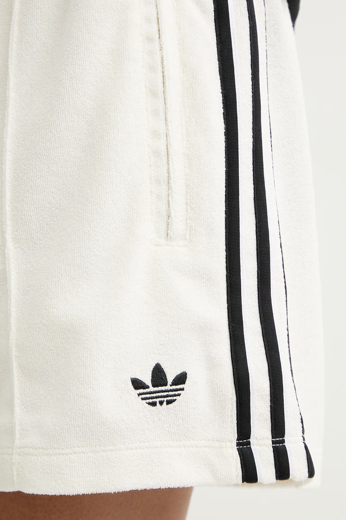 adidas Originals dámske šortky s bavlnou béžová KD1397