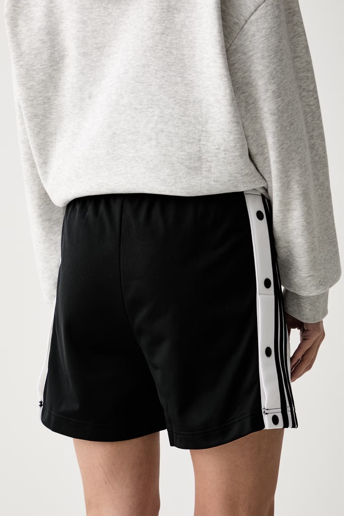 Ρούχα adidas Originals σορτς επίσημα γυναικεία KD2896 μαύρο