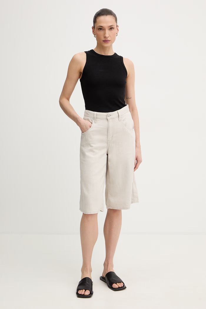 Levi's къс панталон женски от лен SUPER BAGGY LONG 008DW сив SS26