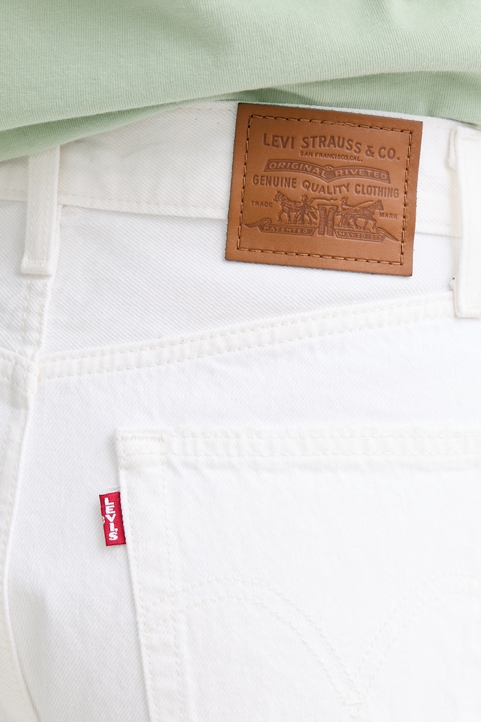 Levi's pantaloni scurți jeans RIBCAGE A-LINE alb 005DS