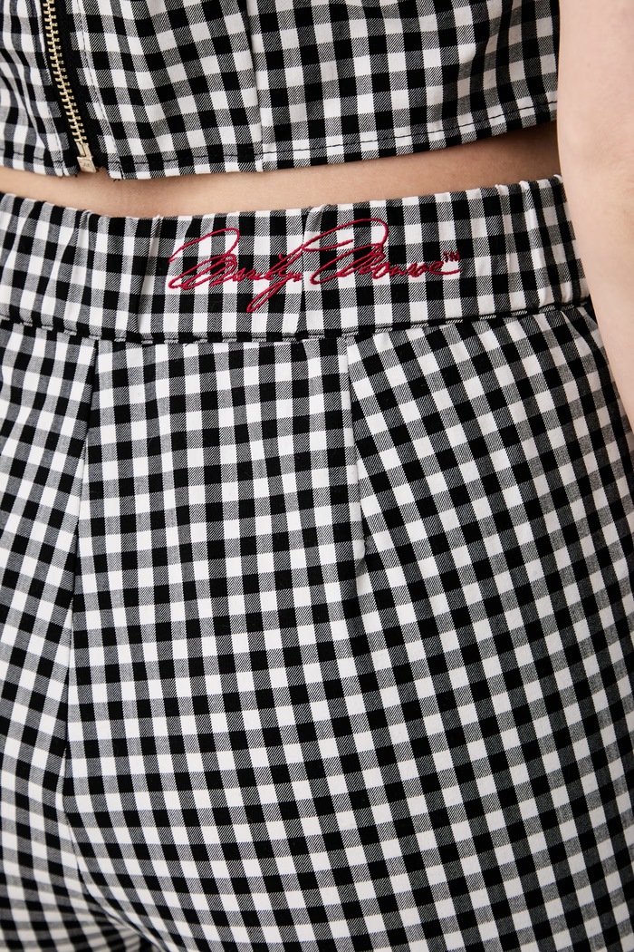 Guess spodnie capri damskie z bawełną MARILYN MONROE czarny W6YB35.W4486