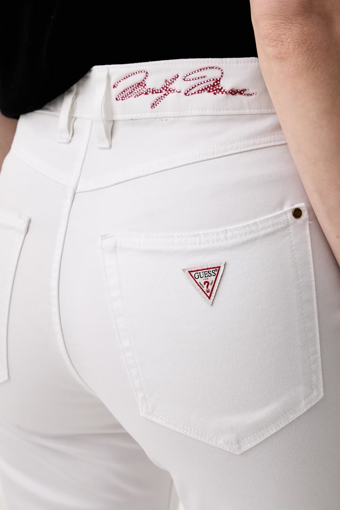 Guess spodnie capri damskie z lyocellem CAROLYN biały W6YB40.W5139