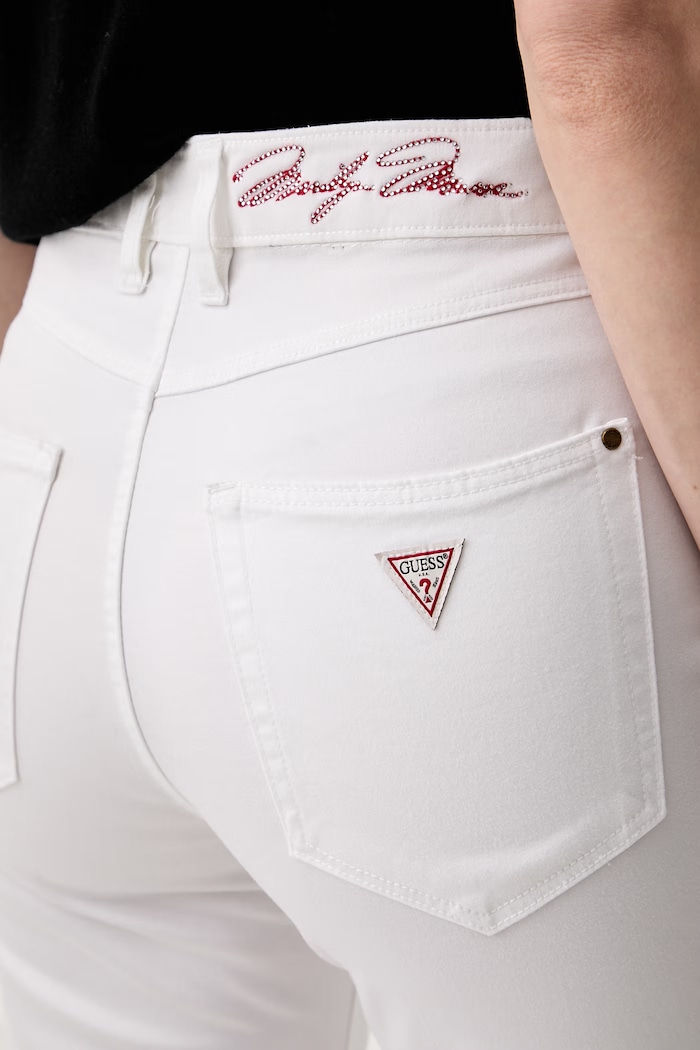 Guess spodnie capri damskie z lyocellem CAROLYN biały W6YB40.W5139