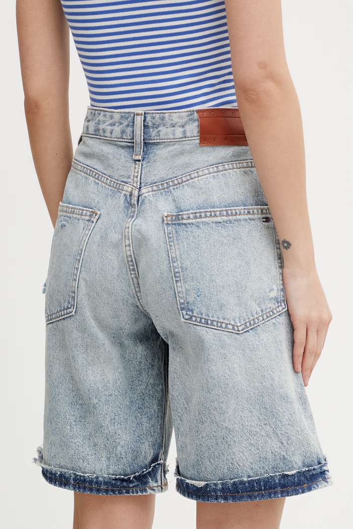 Oblečenie Tommy Jeans šortky dámske rifľové DW0DW22686 modrá