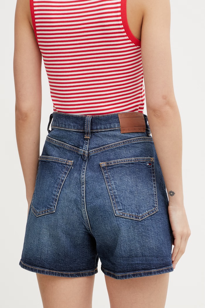 Oblečenie Tommy Jeans šortky dámske rifľové DW0DW22688 tmavomodrá