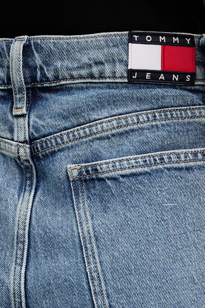 Tommy Jeans pantaloni scurți pentru femei, din denim albastru DW0DW22691