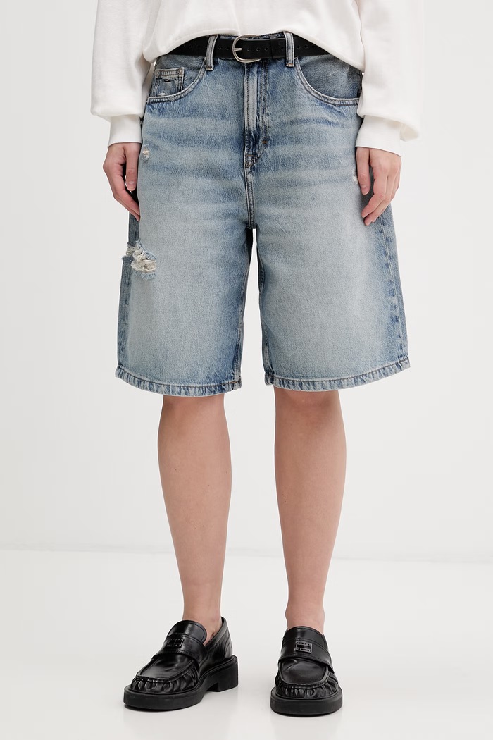 Tommy Jeans szorty damskie jeansowe niebieski DW0DW22696